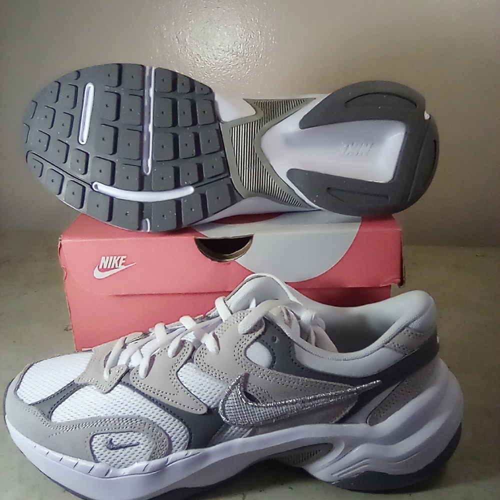 Gray Silver Metallic White Women's Nike Running Shoes - Picture 14 of 14